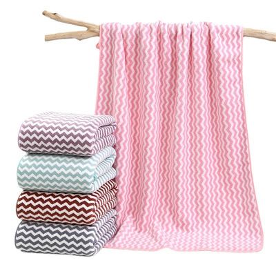 70 * 140cm Unisex Toallas de baño de secado rápido Conjunto internacional de patrón floral suave sin lino