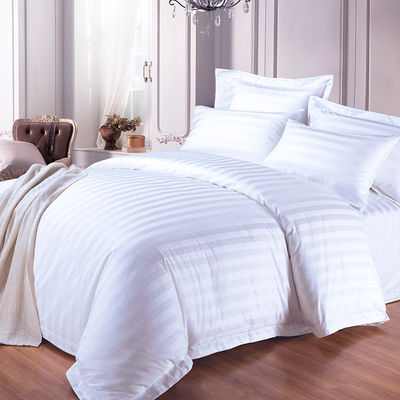 173 * 118 Densidad de tejido Dubai Hotel Luxury Bed Set Cubierta de edredón para el hotel ropa de cama conjuntos