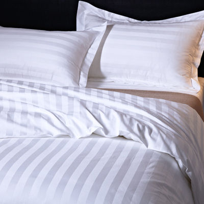 173 * 118 Densidad de tejido Dubai Hotel Luxury Bed Set Cubierta de edredón para el hotel ropa de cama conjuntos