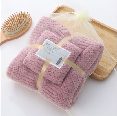 El conjunto de toallas de baño de lana de coral gruesa y suave es perfecto para todas las edades.