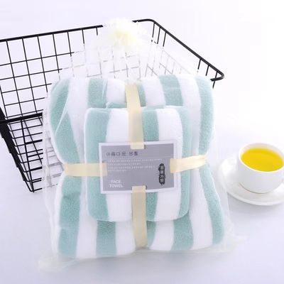 Toallas de baño de poliéster tejida Toallas de baño de color sólido Absorbente grueso Abrangimiento de borde ancho