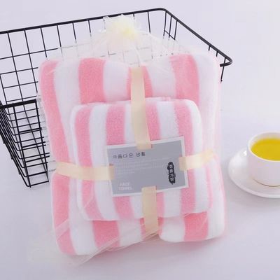 Toallas de baño de poliéster tejida Toallas de baño de color sólido Absorbente grueso Abrangimiento de borde ancho