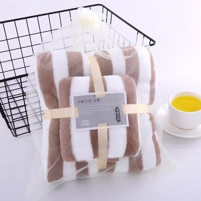 Toallas de baño de poliéster tejida Toallas de baño de color sólido Absorbente grueso Abrangimiento de borde ancho