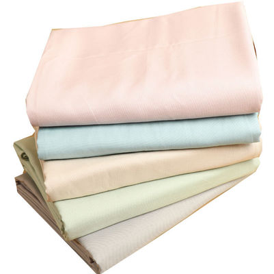 Cuatro piezas de ropa de cama de bambú liso teñido y desechable con impresión de color sólido