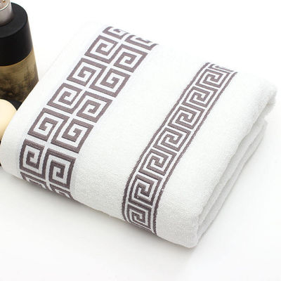 Hotel personalizado 32S Toalla de baño de algodón puro con alta absorción y diseño Jacquard