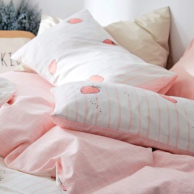 100% de algodón Set de cubierta de edredón Kawaii Fresa cubierta para cuna de bebé en el dormitorio