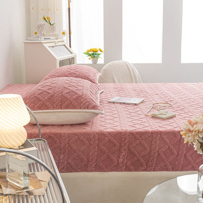 Una sola pieza de invierno cálida de coral de terciopelo cubierta de cama con alfombra antideslizante ideal para el hogar