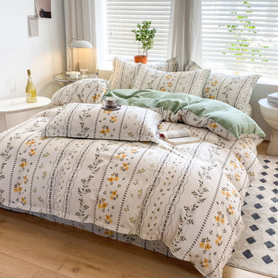 Set de cama de cuatro piezas de bodas, ropa de cama, edredón, colcha, dibujos animados, cama de algodón, sábanas de lujo.