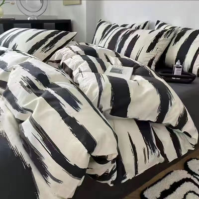 Moda sencilla Tamaño personalizado Set de ropa de cama floral 2-2.5 kg Peso Planta Diseño floral