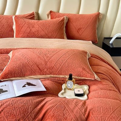 Tejido 100% de poliéster Set de ropa de cama de invierno Diseño con cama de lujo y edredón King Size