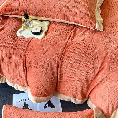 Tejido 100% de poliéster Set de ropa de cama de invierno Diseño con cama de lujo y edredón King Size