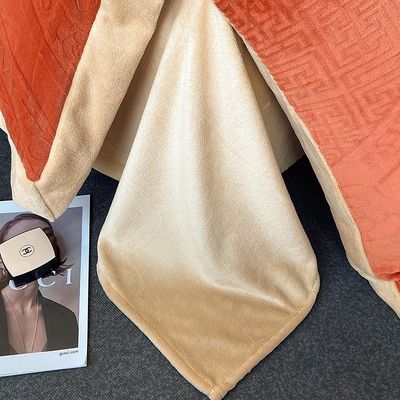 Tejido 100% de poliéster Set de ropa de cama de invierno Diseño con cama de lujo y edredón King Size