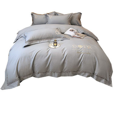 Setios de ropa de cama de algodón bordada para todas las estaciones.