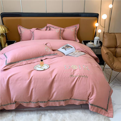 Setios de ropa de cama de algodón bordada para todas las estaciones.