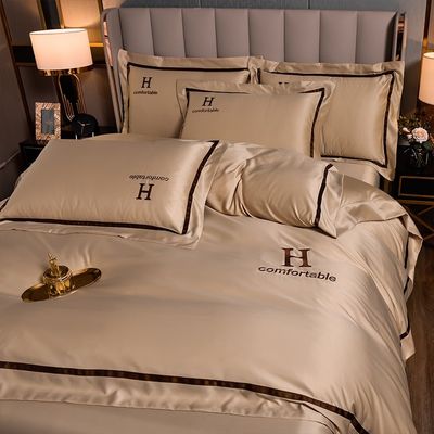 Hotel Boda Roja Acogedora Gris de Color Sólido Bordado de los años 60 Seda Lavada Cuatro Piezas Set de Cama