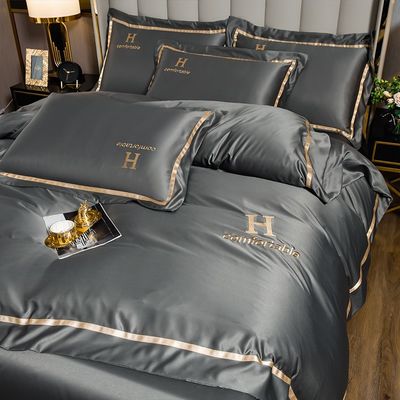 Hotel Boda Roja Acogedora Gris de Color Sólido Bordado de los años 60 Seda Lavada Cuatro Piezas Set de Cama