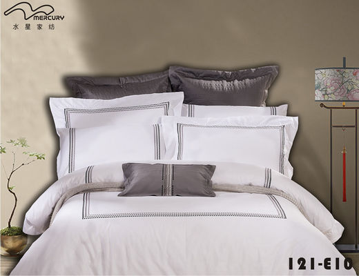 4 piezas de lujo diseños de ropa de cama impresa conjunto de ropa de cama de boda Tipo de la boda Kit de cuatro piezas
