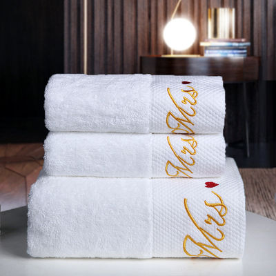 Logotipo de bordado personalizado Toallas blancas Toallas de baño gruesas 100% algodón para hotel de 5 estrellas estándar