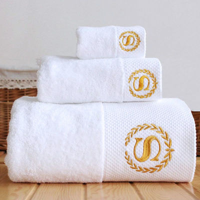 Custom Logo Hotel Towel Set Broad Stripe Coral Velvet 35*75cm 70*140cm Suave Absorbente También puede ser usado para el baño.