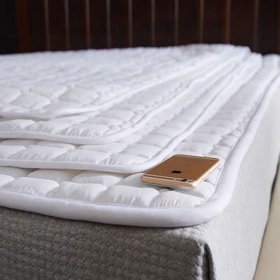 Protector de colchón antideslizante para hoteles de diseño simple y de moda Lavable en máquina