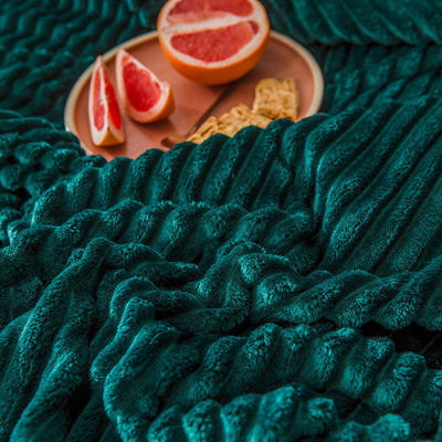Cubierta de lanzamiento de lana de coral verde de toda la temporada para la siesta de la oficina Sí Color sólido personalizado