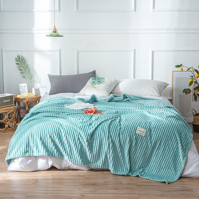 Cubierta de lanzamiento de lana de coral verde de toda la temporada para la siesta de la oficina Sí Color sólido personalizado