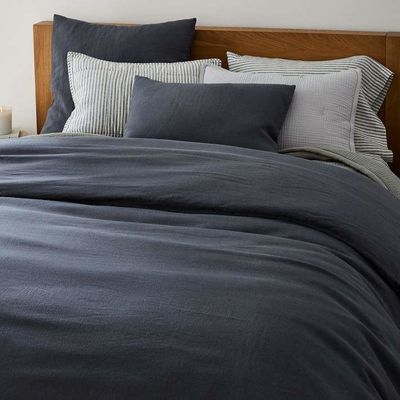 Un conjunto de ropa de cama 100% de lino francés para una experiencia de sueño acogedora y lujosa