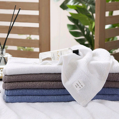 Hotel de 5 estrellas 100% de algodón para el baño con toallas de baño personalizadas y color sólido