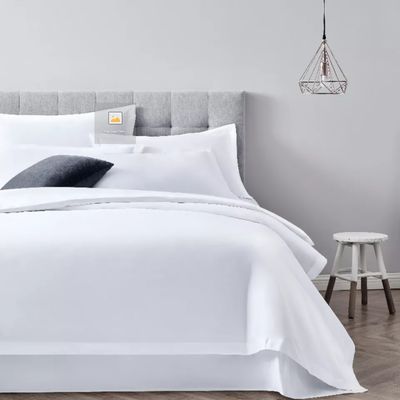 300TC Satin Blanco King Size Hotel Cubierta de edredón Cubierta plana con patrón sólido